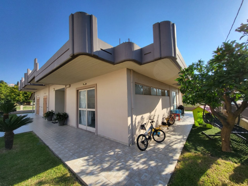 Apartment, Patra