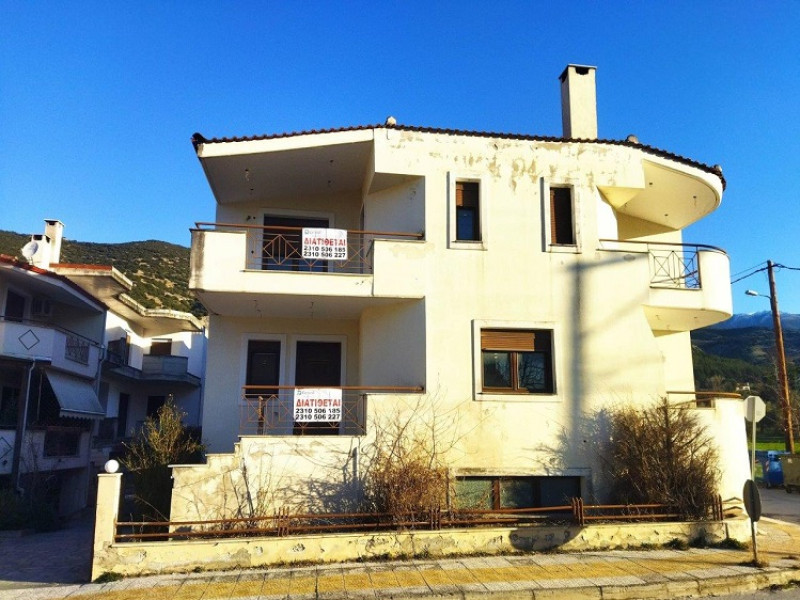 Maisonette, Serres