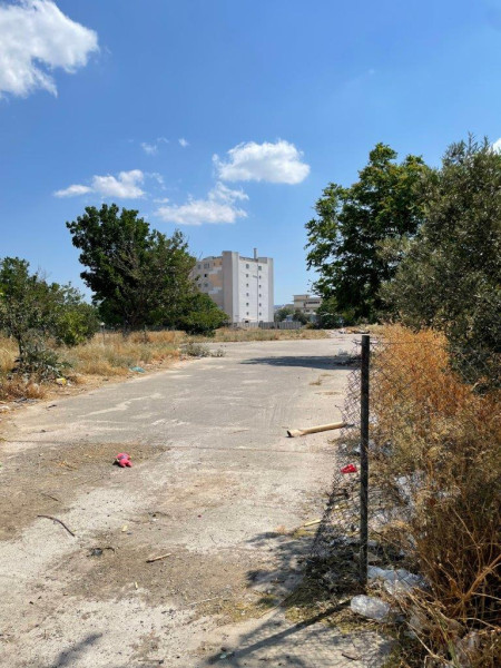 Plot, Τavros
