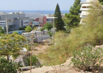 Διαμπερές οικόπεδο, στον Άλιμο