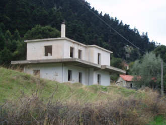 Ημιτελής μονοκατοικία, Τσιπιανά