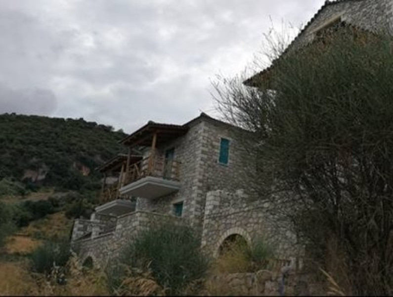 Maisonette, Aigialeia