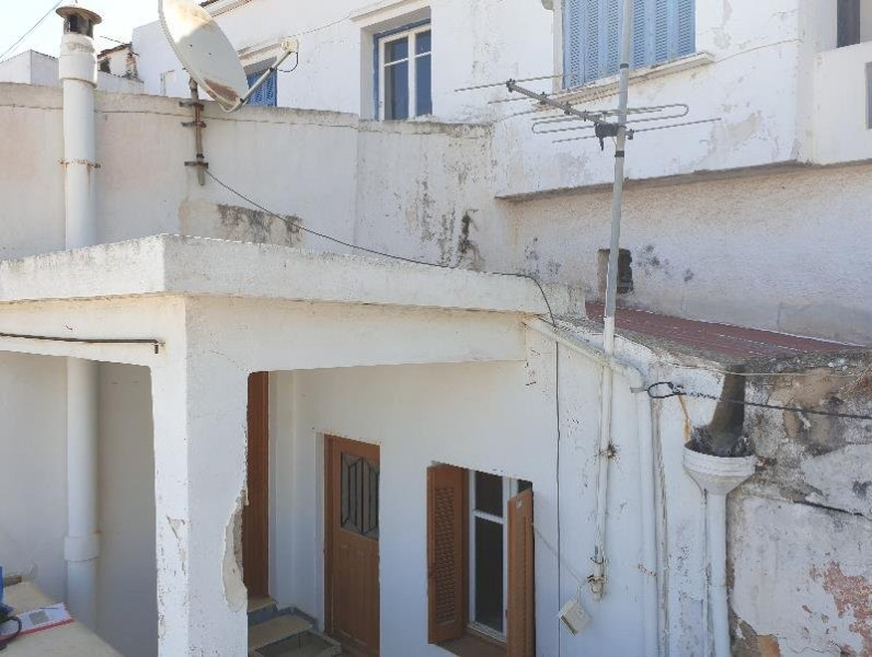 Residence, Ioulida